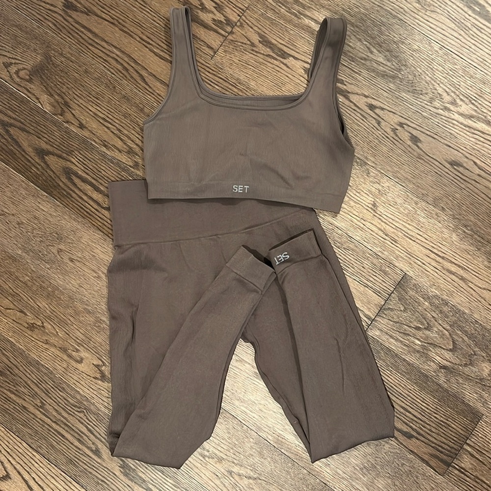 SET Active Brown Sports Bra and Leggings Set - Color Pepper